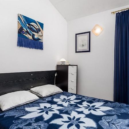Rona Apartment Aurora Novalja Buitenkant foto