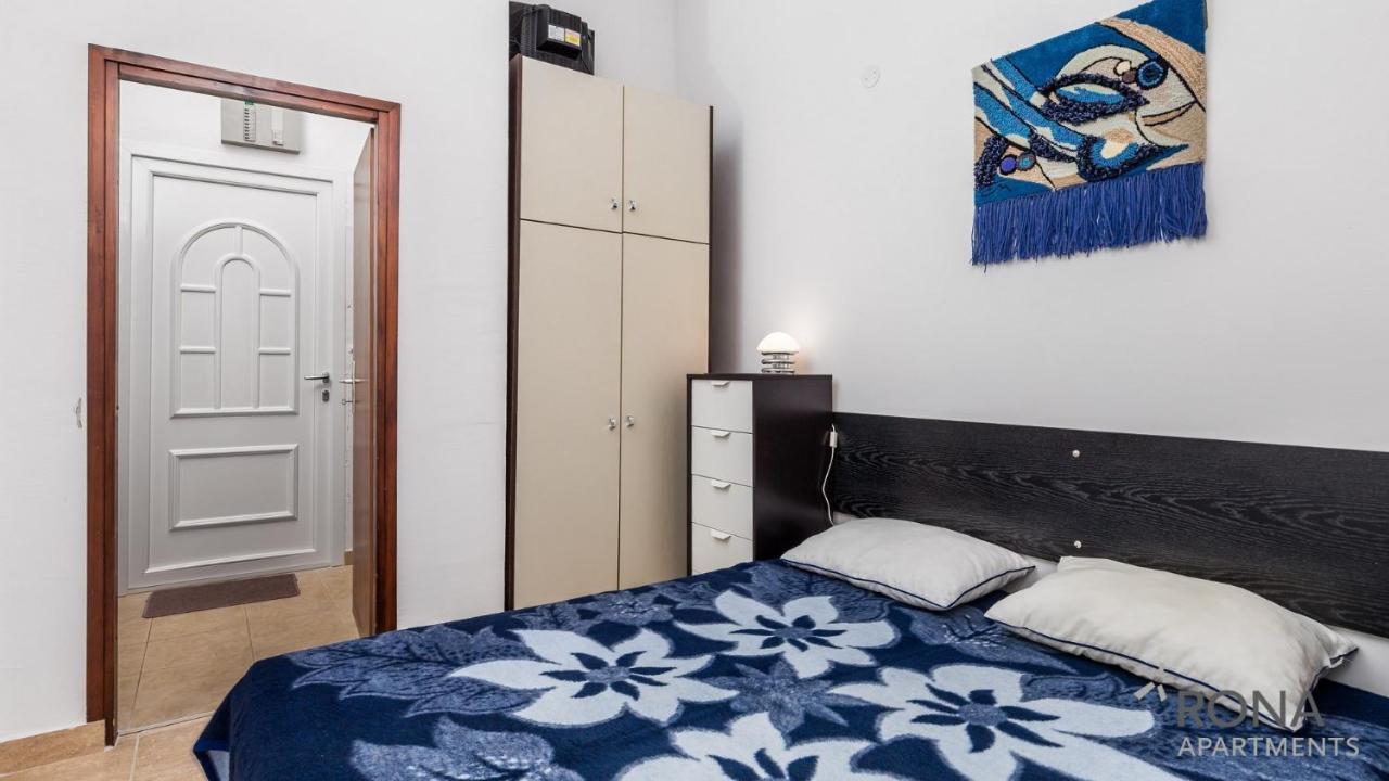 Rona Apartment Aurora Novalja Buitenkant foto